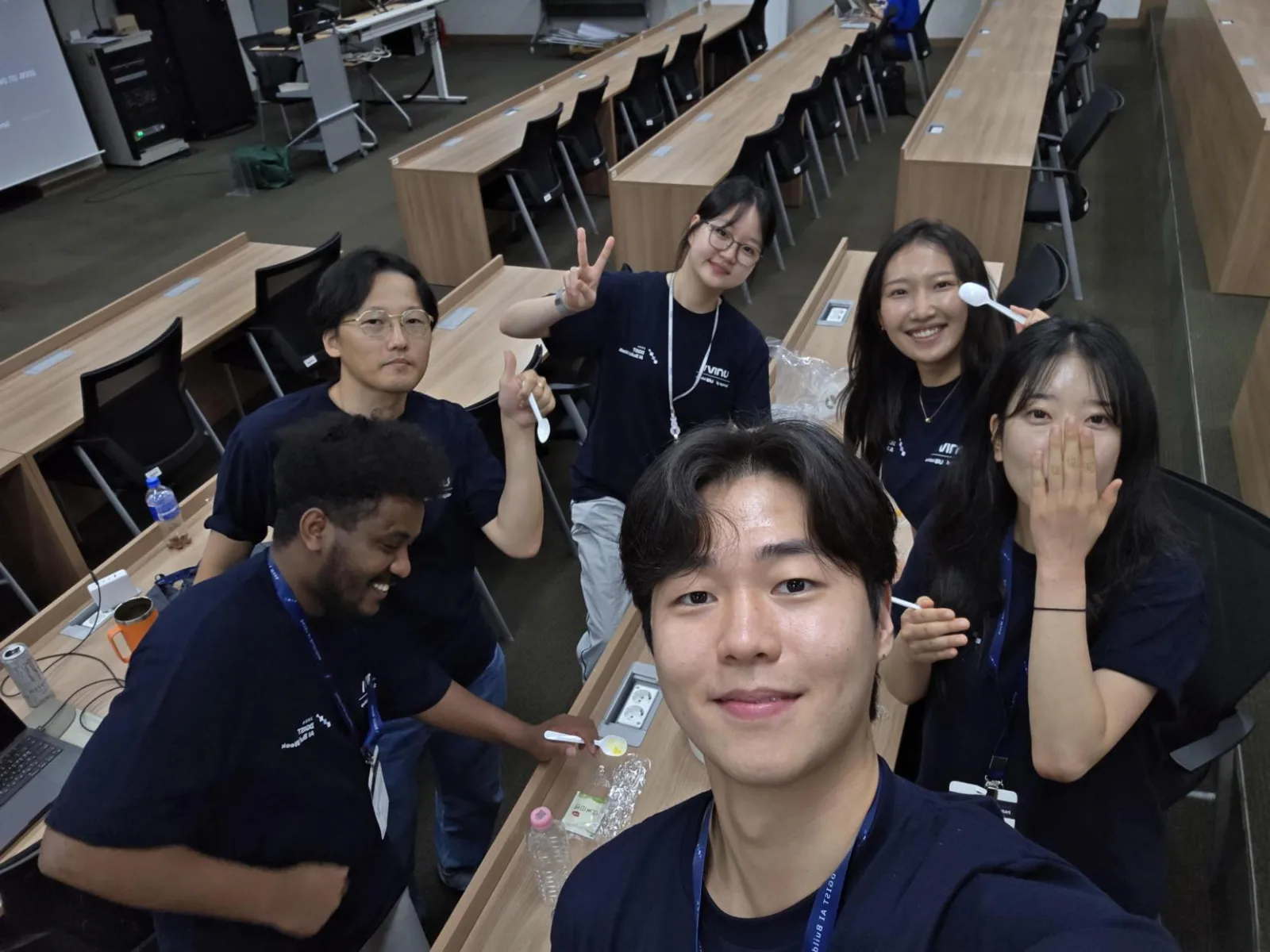 EMDP Lab members together during the DGIST AI Build Week hackathon